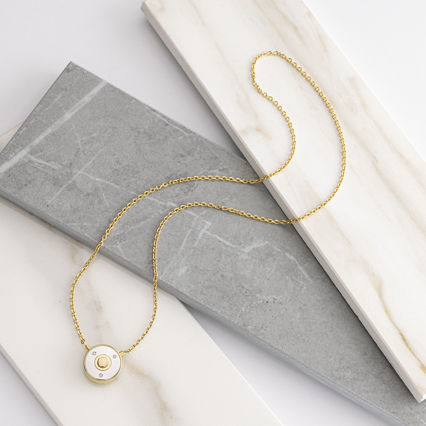 The secret pendant Diamonds 3.1.