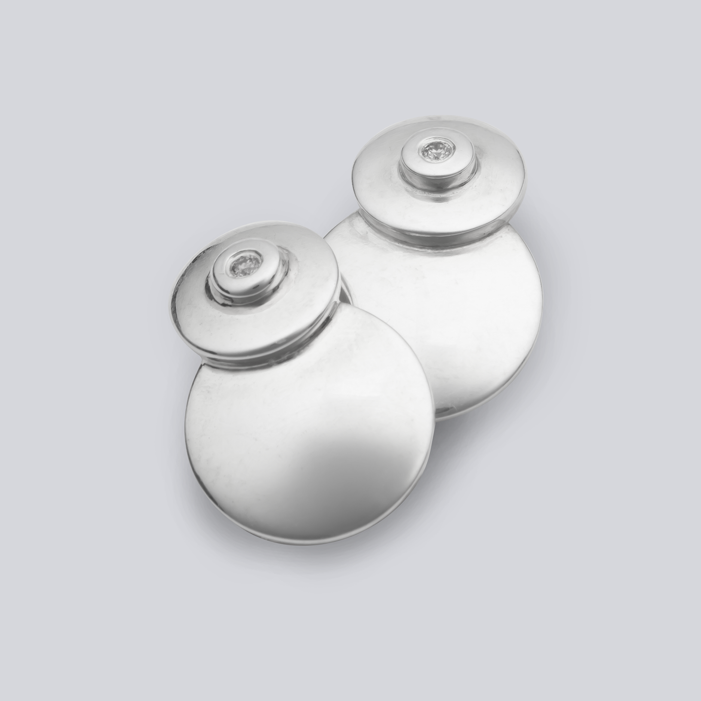 The secret button earrings white gold