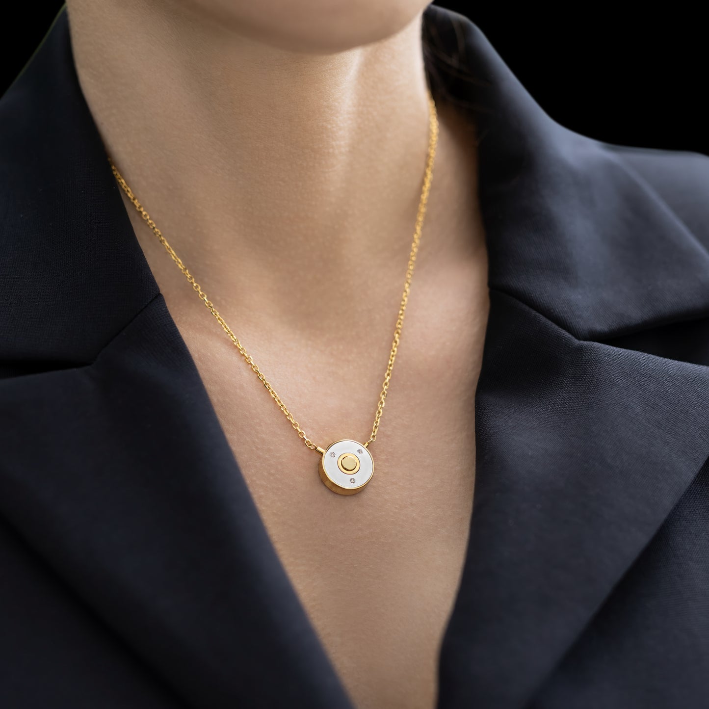 Der geheime Anhänger Diamanten Gold 3.1.