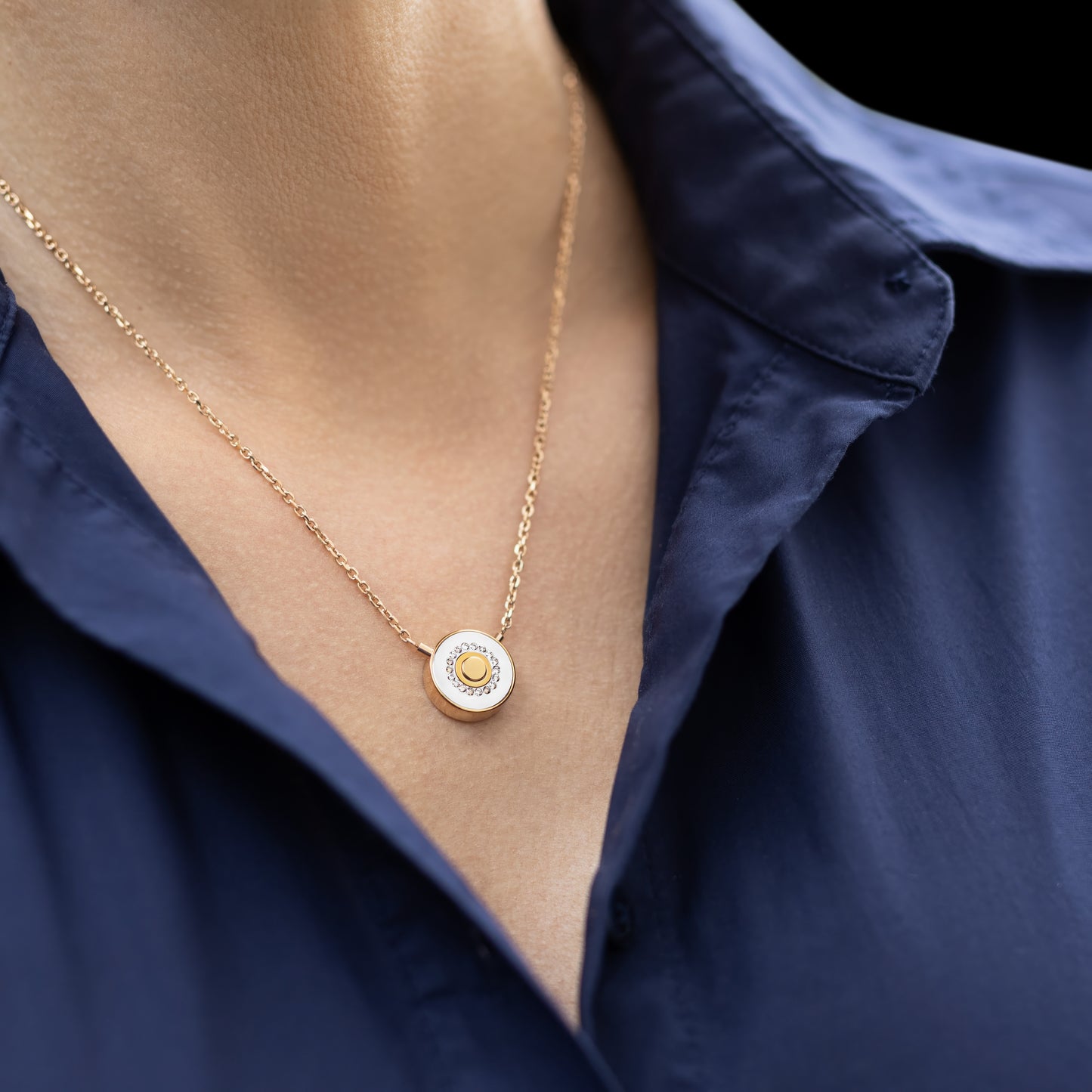 Der geheime Anhänger Circle Gold mit Champagner-Diamanten