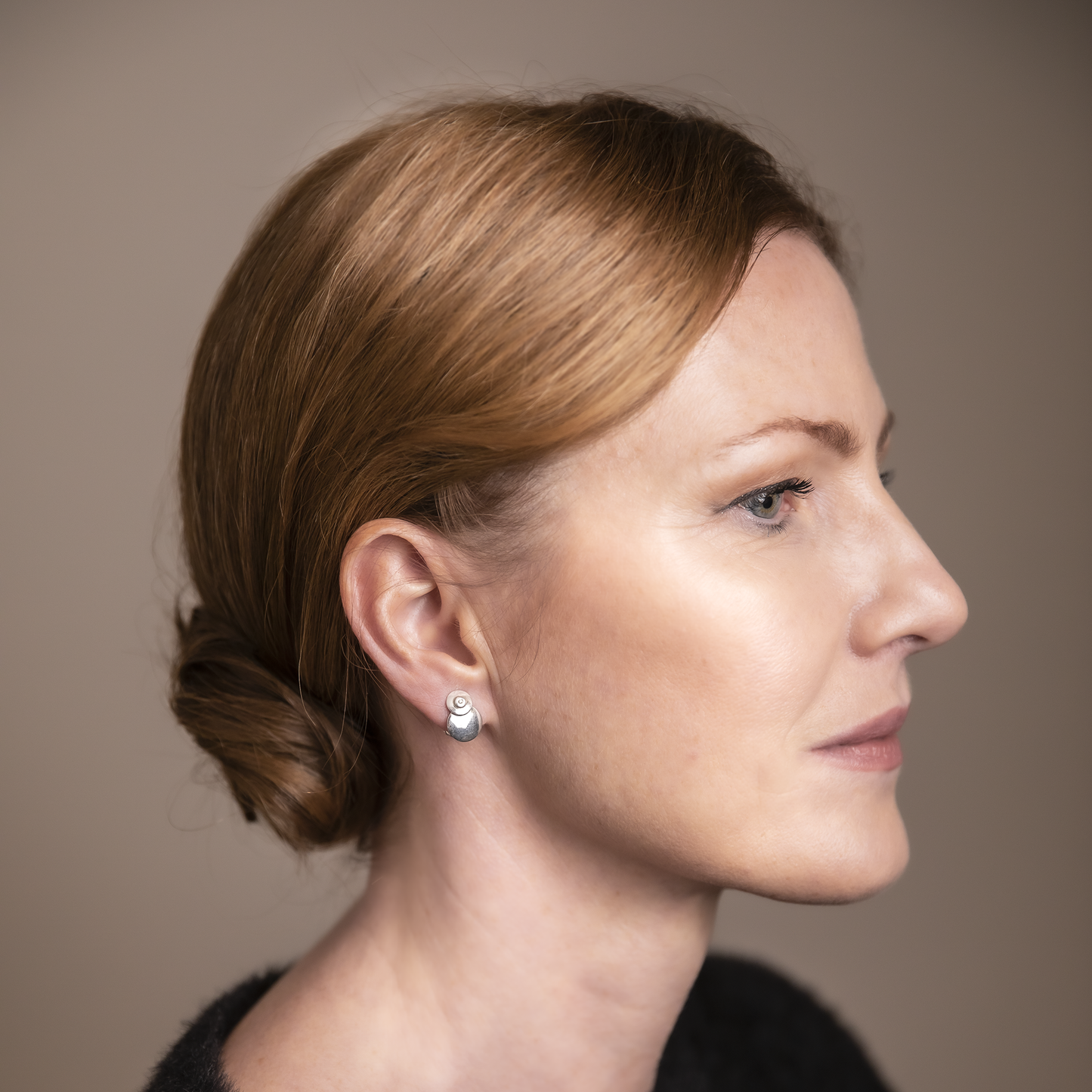 The secret button earrings 18K gold